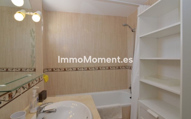 Resale - Apartment - Marbella - Nueva Andalucía