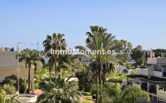 Resale - Apartment - Marbella - Nueva Andalucía