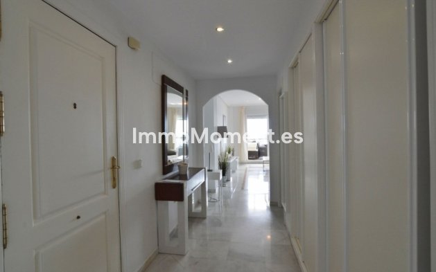 Resale - Apartment - Marbella - Nueva Andalucía