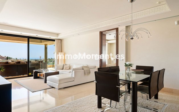 Resale - Apartment - Marbella - Nueva Andalucía