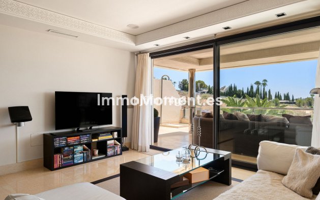 Resale - Apartment - Marbella - Nueva Andalucía