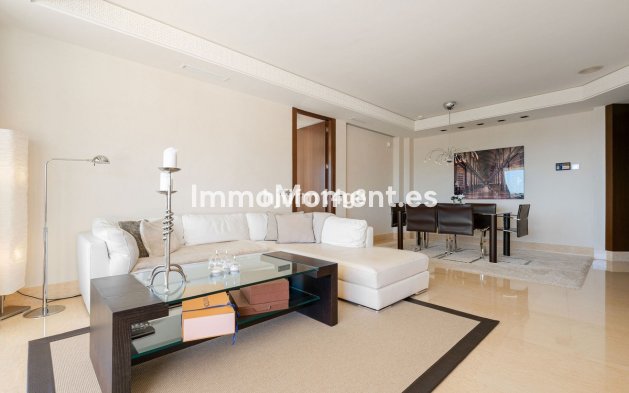 Resale - Apartment - Marbella - Nueva Andalucía