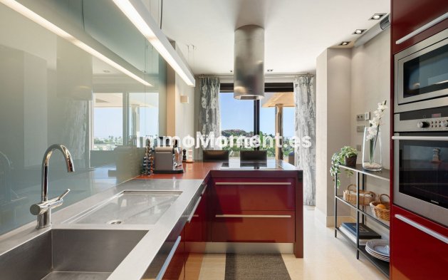 Resale - Apartment - Marbella - Nueva Andalucía