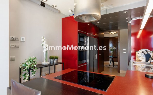 Resale - Apartment - Marbella - Nueva Andalucía