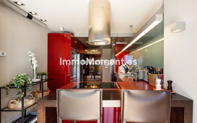 Resale - Apartment - Marbella - Nueva Andalucía