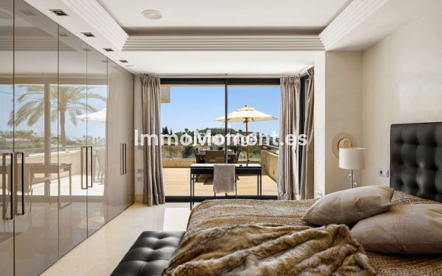 Resale - Apartment - Marbella - Nueva Andalucía