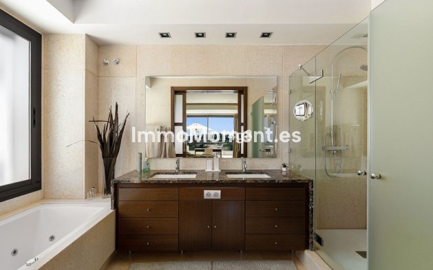 Resale - Apartment - Marbella - Nueva Andalucía