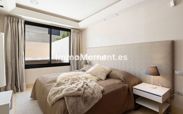 Resale - Apartment - Marbella - Nueva Andalucía