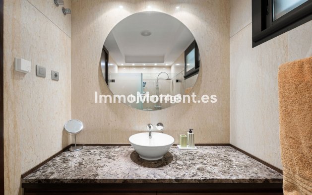 Resale - Apartment - Marbella - Nueva Andalucía
