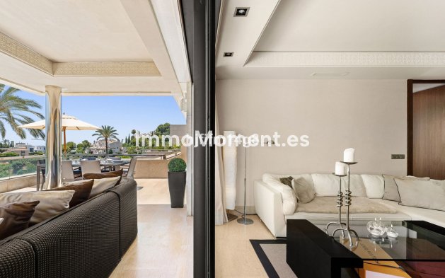 Resale - Apartment - Marbella - Nueva Andalucía