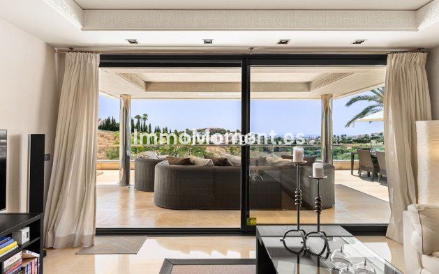 Resale - Apartment - Marbella - Nueva Andalucía