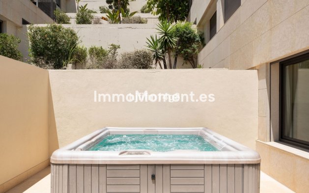 Resale - Apartment - Marbella - Nueva Andalucía