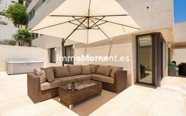 Resale - Apartment - Marbella - Nueva Andalucía