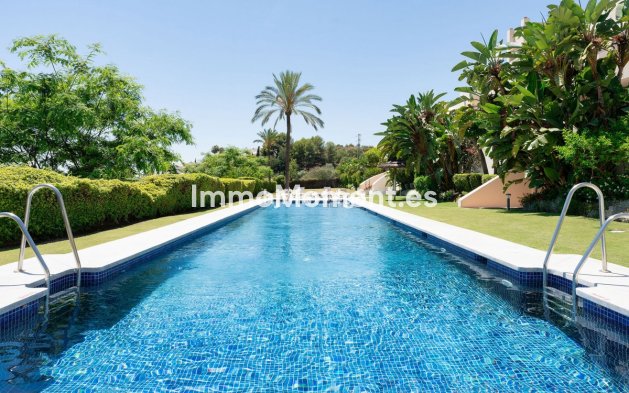 Resale - Apartment - Marbella - Nueva Andalucía