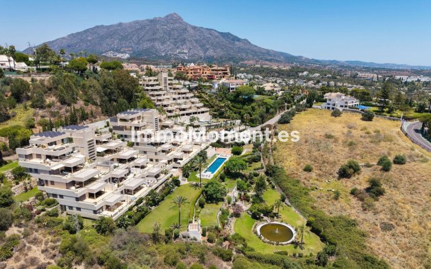 Resale - Apartment - Marbella - Nueva Andalucía