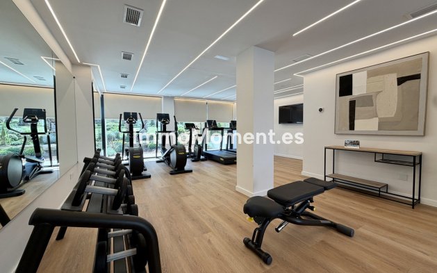 Resale - Apartment - Estepona - Estepona Centro