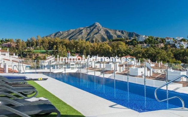 Resale - Apartment - Marbella - Nueva Andalucía