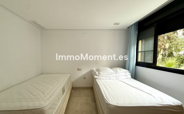 Resale - Apartment - Marbella - Puerto Banús