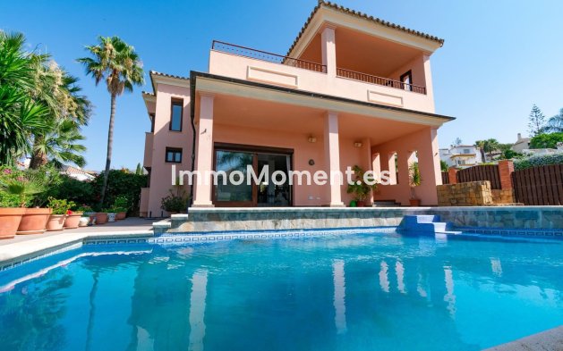 Resale - Detached villa - Estepona - Estepona Centro