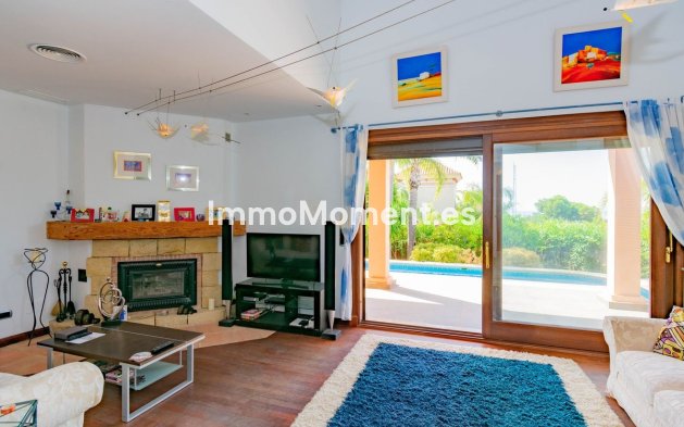 Resale - Detached villa - Estepona - Estepona Centro