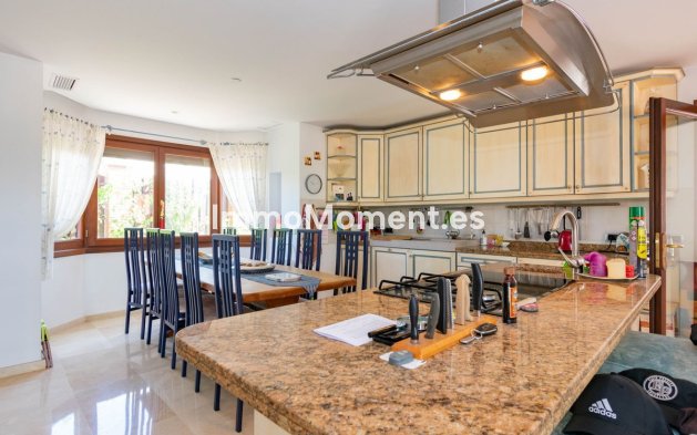 Resale - Detached villa - Estepona - Estepona Centro