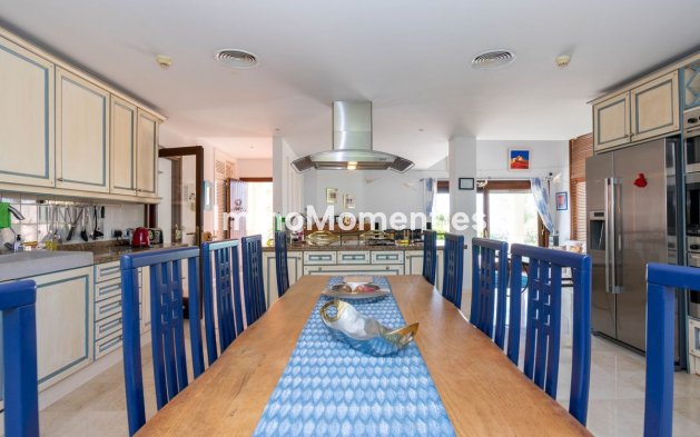 Resale - Detached villa - Estepona - Estepona Centro