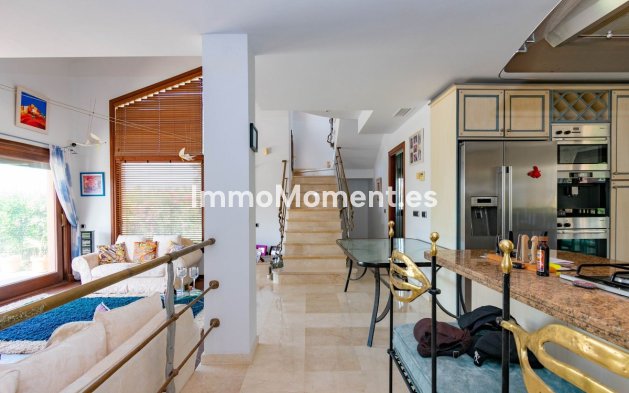 Resale - Detached villa - Estepona - Estepona Centro
