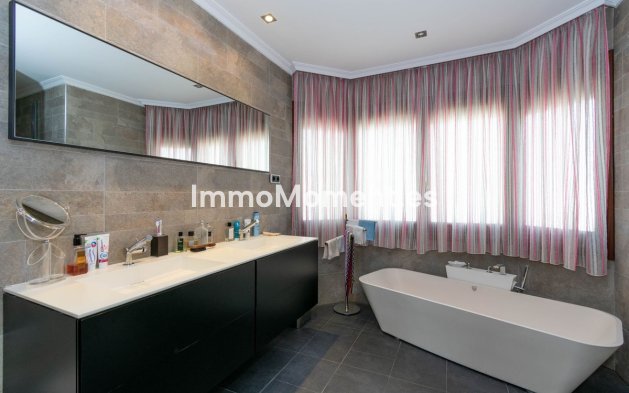 Resale - Detached villa - Estepona - Estepona Centro