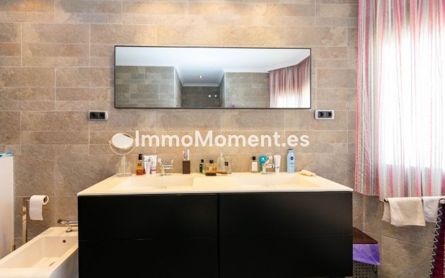 Resale - Detached villa - Estepona - Estepona Centro