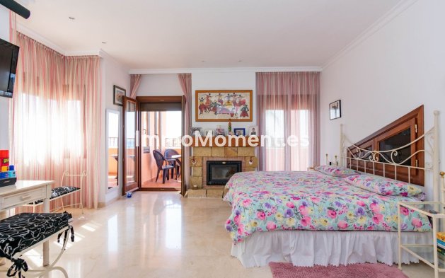 Resale - Detached villa - Estepona - Estepona Centro
