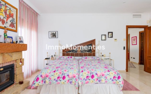 Resale - Detached villa - Estepona - Estepona Centro