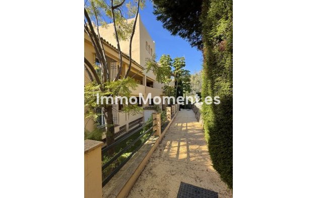 Resale - Apartment - Marbella - Elviria