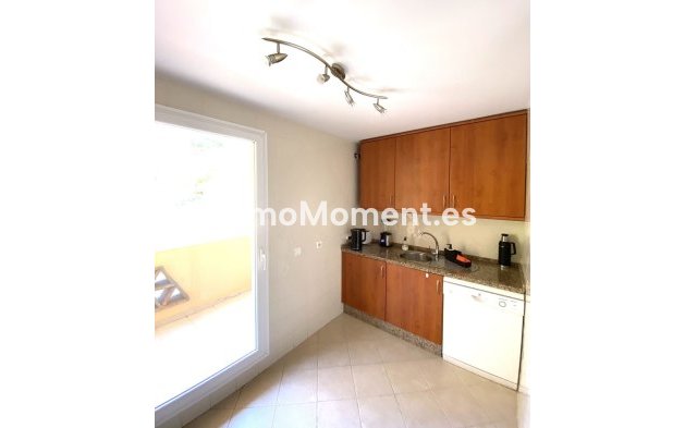 Resale - Apartment - Marbella - Elviria