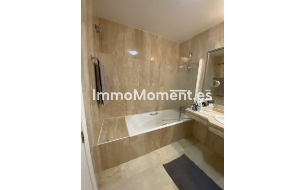 Resale - Apartment - Marbella - Elviria