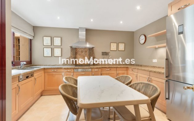Resale - Apartment - Estepona - Costalita