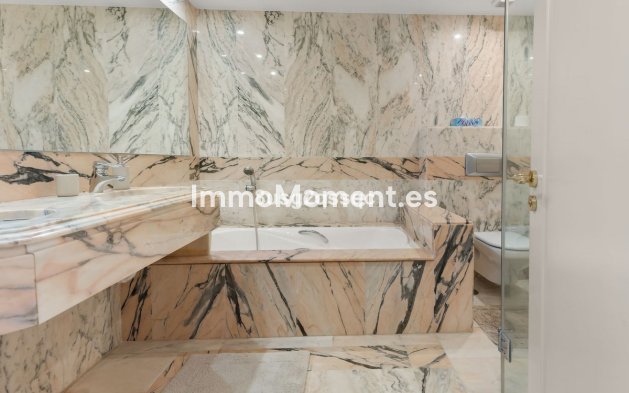 Resale - Apartment - Estepona - Costalita