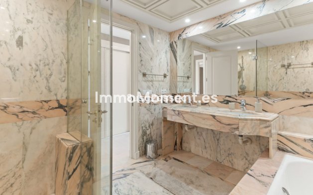 Resale - Apartment - Estepona - Costalita