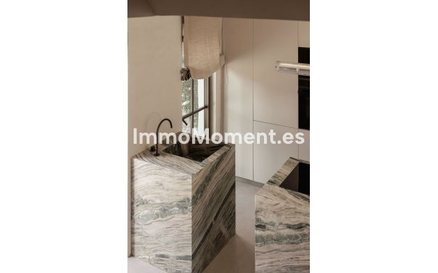 Resale - Detached villa - Marbella - Nueva Andalucía
