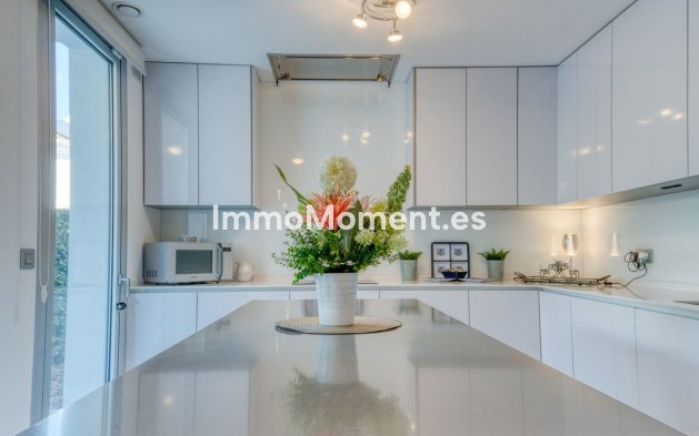 Resale - Apartment - Estepona - Bel Air