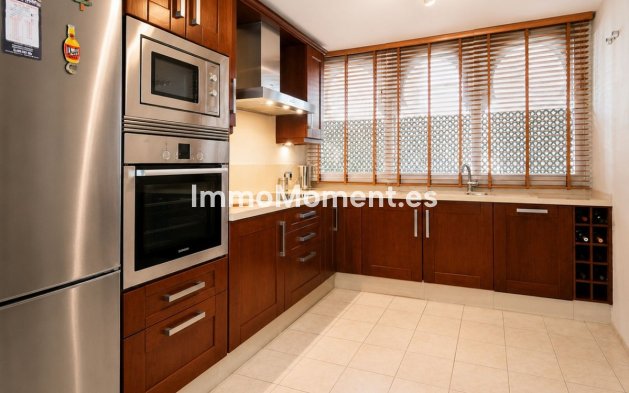 Resale - Apartment - Estepona - Estepona Centro