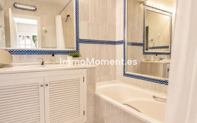 Resale - Apartment - Estepona - Estepona Centro