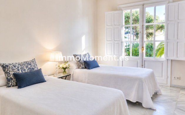 Resale - Apartment - Estepona - Estepona Centro