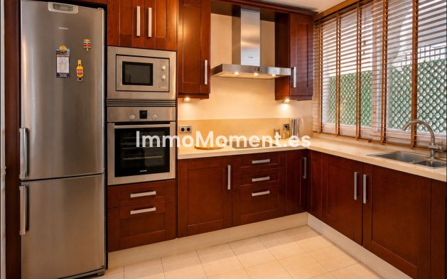 Resale - Apartment - Estepona - Estepona Centro