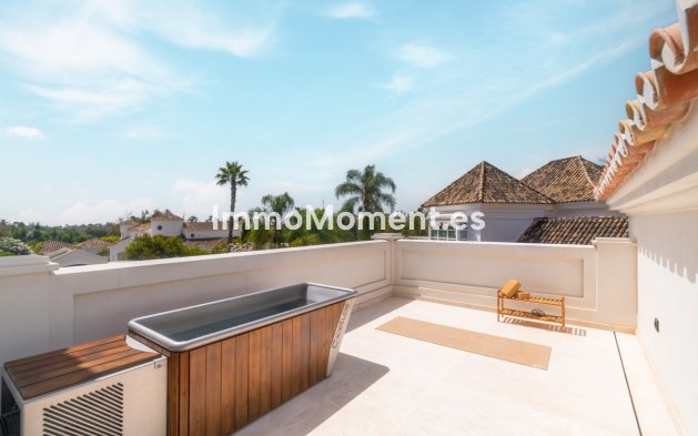Wiederverkauf - Freistehende Villa - Marbella - Nueva Andalucía