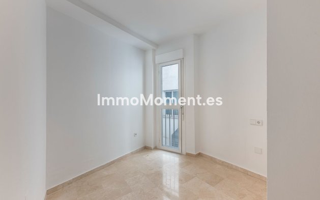 Resale - Apartment - Estepona - Cancelada