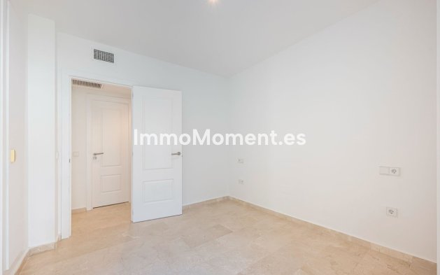 Resale - Apartment - Estepona - Cancelada
