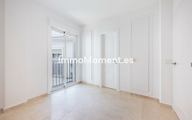 Resale - Apartment - Estepona - Cancelada