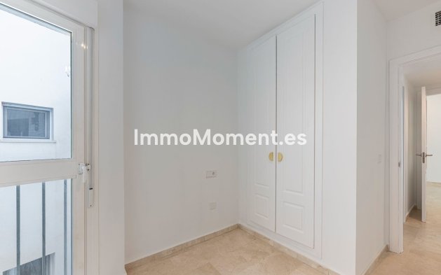 Resale - Apartment - Estepona - Cancelada