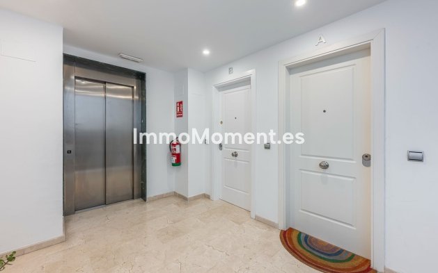Resale - Apartment - Estepona - Cancelada