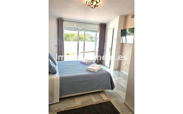 Revente - Maison mitoyenne - Estepona  - Benamara